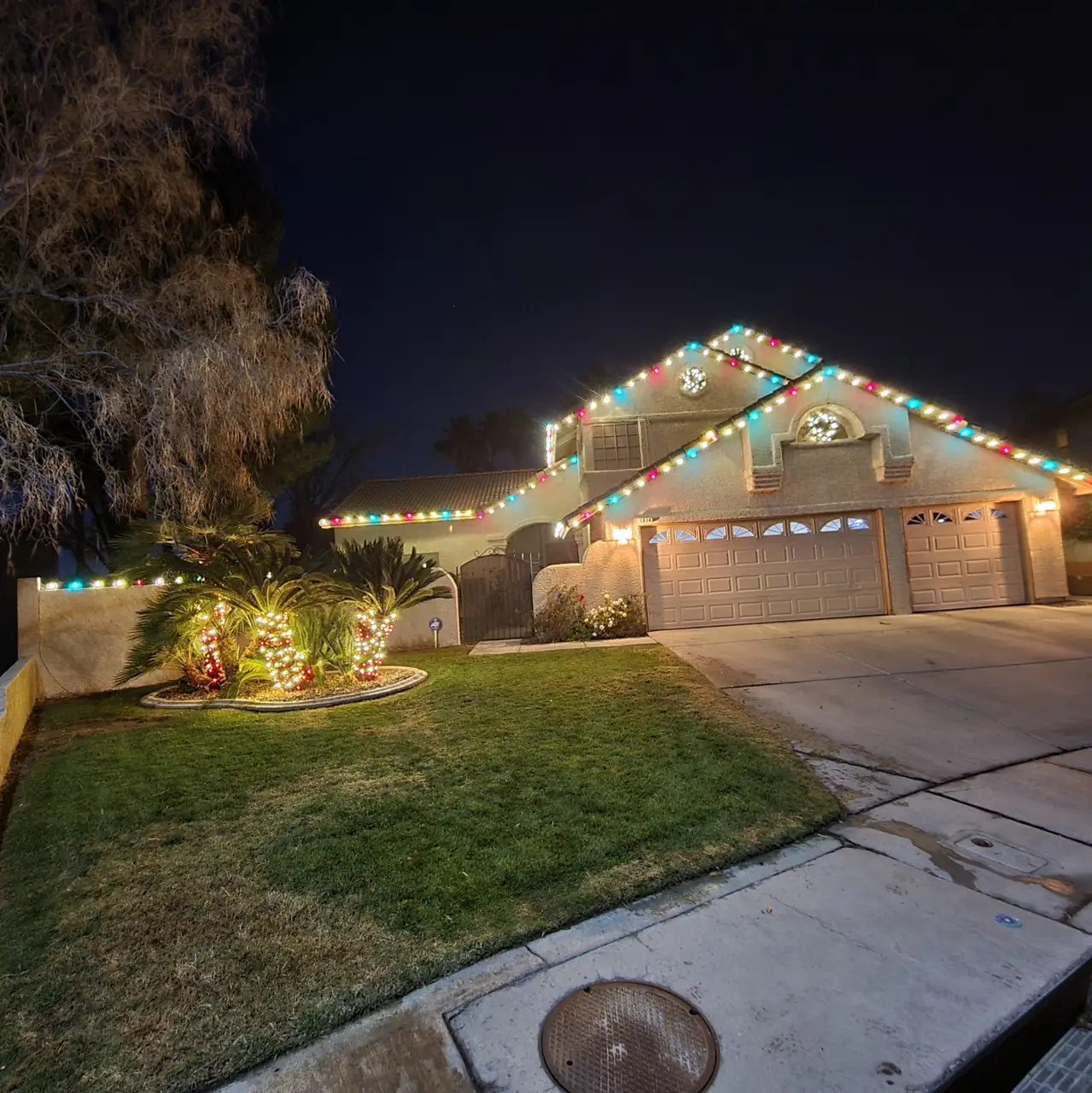 Multicolor roofline lighting