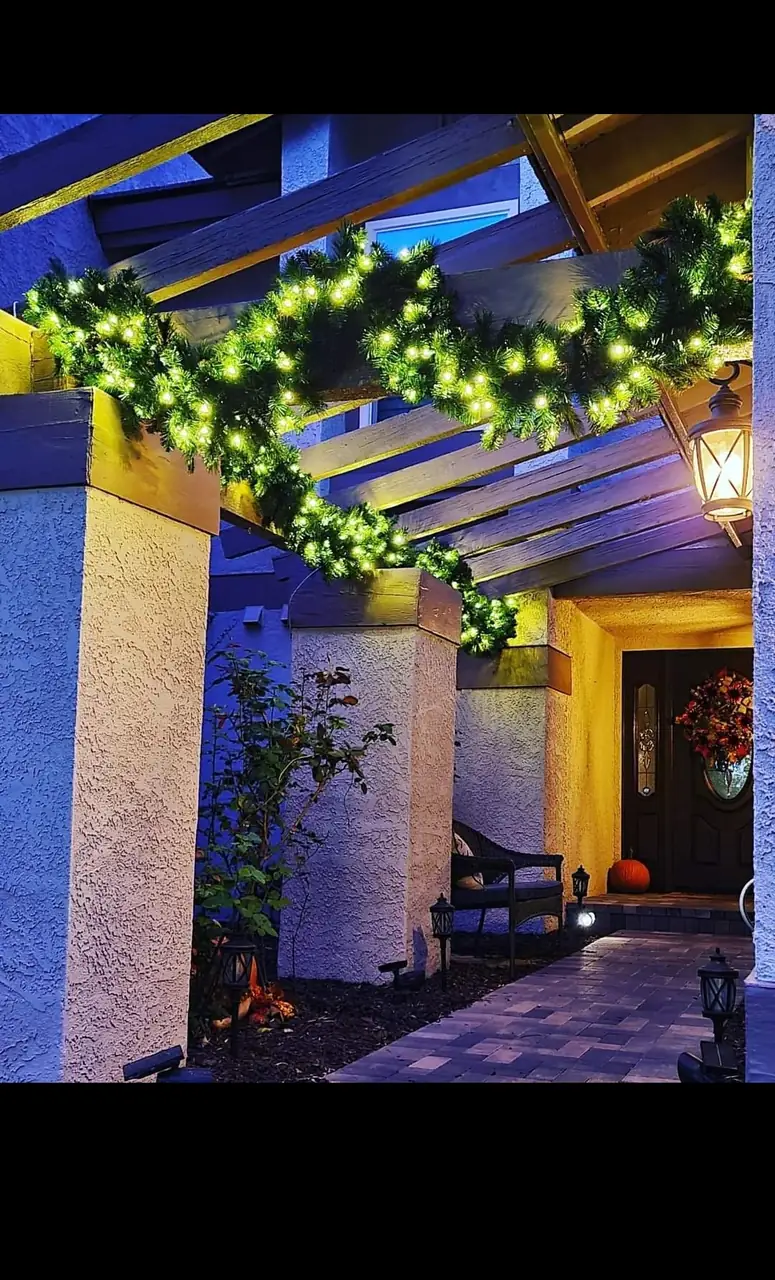 Entryway garland lighting
